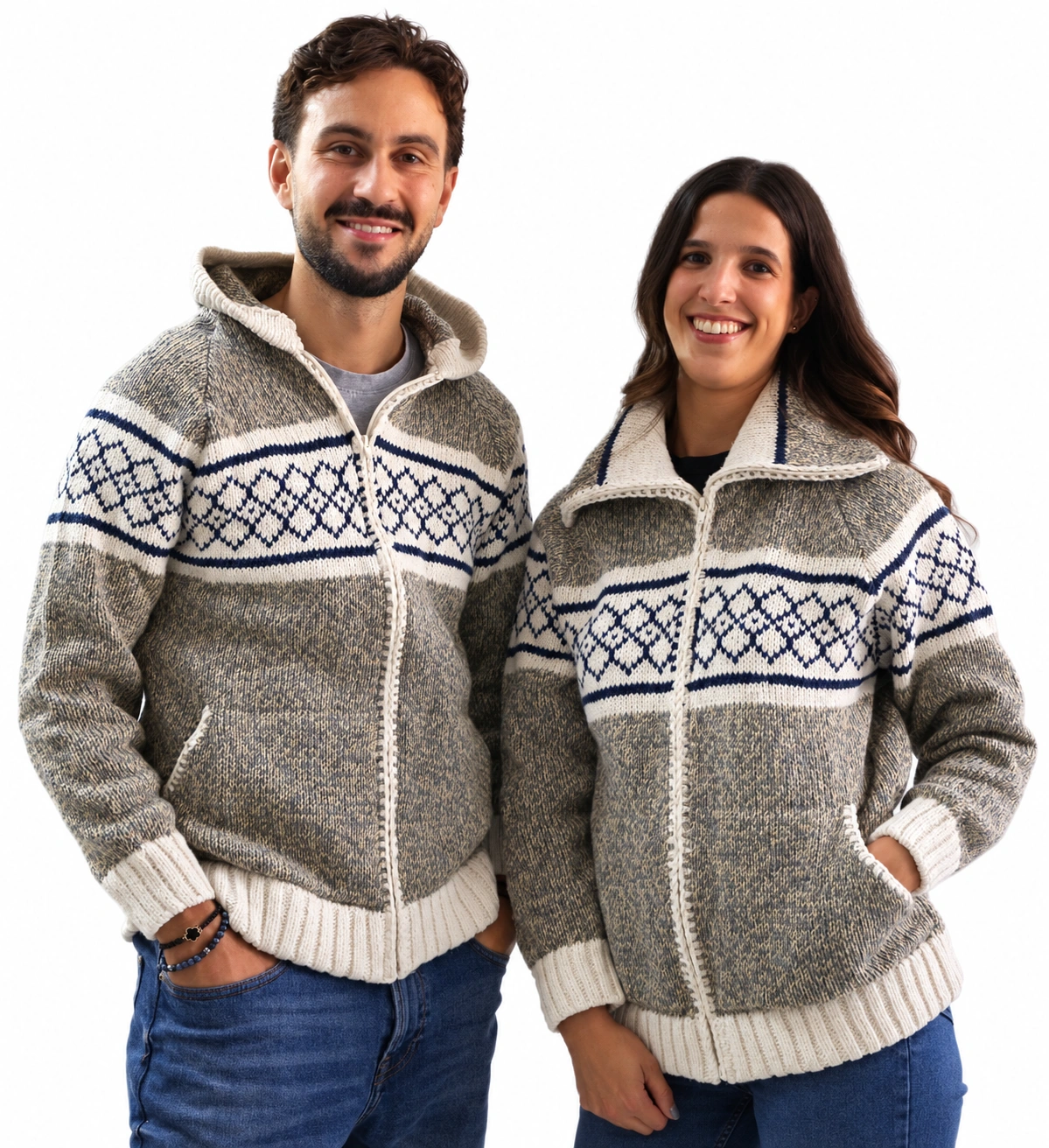 Duas pessoas com o casaco modelo 2722 na cor 19